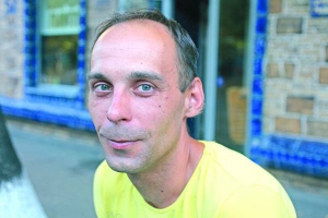 Євген Шибалов — учасник донецького Майдану. Після початку війни вирішив залишитися в місті. Допомагає постраждалим землякам