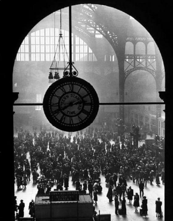 Годинник на Пенсільванському вокзалі, Нью-Йорк, 1943, Альфред Ейзенштадт