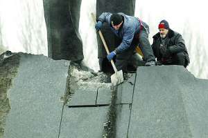 У Донецьку вранці 27 січня невідомі підірвали пам’ятник Леніну. Вибух пошкодив гранітний постамент