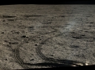 Перші кольорові фото з поверхні Місяця