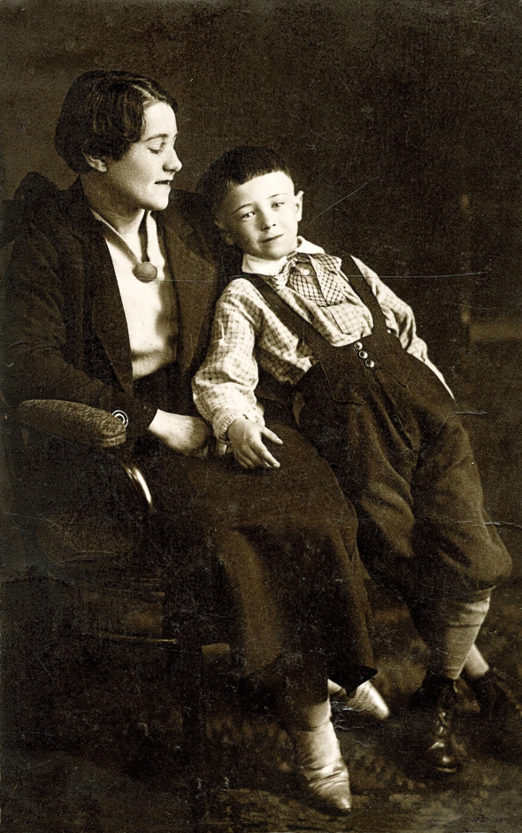 Родина Валер'яна Підмогильного – дружина Катерина Червінська та син Роман, 1935 рік