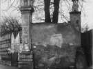 Колона Сикстів та скульптура Яна Непомука. Фото 1920-х рр.