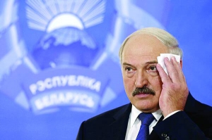 Президент Білорусі Олександр Лукашенко: ”Євросоюзівці — молодці. Вони зрозуміли, що є момент вчасно відійти від протистояння з Білоруссю. Прийняли рішення, яке абсолютно нас задовольняє”