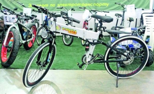 Електричний ­велосипед ”Вольта Кондор” має раму з алюмінієвого ­сплаву. Важить 23 кілограми. Обладнаний двома амортизаторами й двигуном у задньому колесі. Коштує 20,8 тисячі гривень