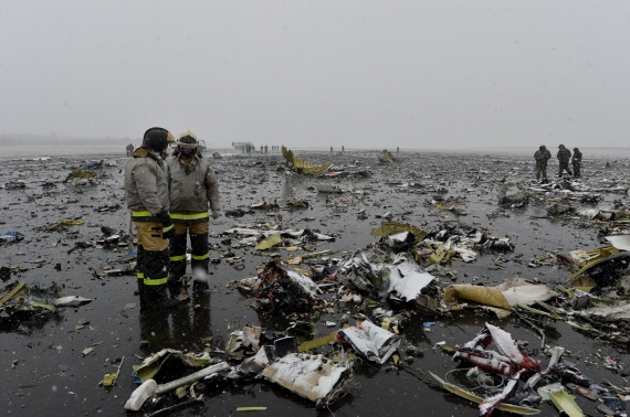 Все, что осталось от дубайского авиалайнера  Boeing 737-800. Аэропорт в Ростове-на-Дону, Россия, 19 марта 2016