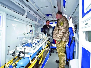 Президент Петро Порошенко передав місту Краматорськ 60 автомобілів швидкої допомоги