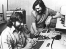 ­Засновники ­компанії ”Еппл” Стів ­Возняк (­ліворуч) і Стів Джобс, 1976 рік