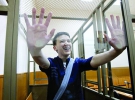 Льотчиця і народний депутат Надія Савченко припинила сухе голодування. Почала пити воду. Твердої їжі вживати поки що не можна. Щодня Надії ставлять крапельниці. Міністерство юстиції Росії отримало запит від київських колег про видачу ув’язненої Україні