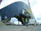 Будівництво арки-укриття поряд із четвертим енергоблоком Чорнобильської АЕС. Його планують завершити наступного року. Вартість проекту — 1,9 мільярда доларів