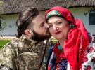 Тамара Платмир і її син Ярослав Платмир (був поранений 30 січня 2015 року біля донецького аеропорту)