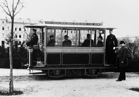 Немецкий трамвай 1881 года Перевести вGoogleBing