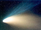 Комета Енке. Вперше її помітив французький астроном П'єр Мешен 1786 року. Період обертання комети по еліптичній орбіті складає 3,3 року і є найкоротшим з відомих. Радіус комети 3,1 км.