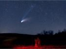 Комета Хейла-Боппа - одна из наиболее ярких комет XX века.  Открыта Аланом Хейлом и Томасом Боппом 22 июля 1995 года и достигла перигелия 1 апреля 1997 г. при максимальной яркости около величины -1. По оценкам, ее ядро имеет в поперечнике 90 км, а эксцентриситет 0,914. Максимальнная длина ее ионного хвоста составила 148 млн км, а период ее обращения составляет 2380 лет.