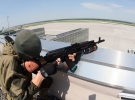 Боевик "ДНР" на крыше нового терминала