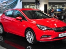 Пока новую Opel Astra производят только в кузове хэтчбек. Универсал появится в следующем месяце