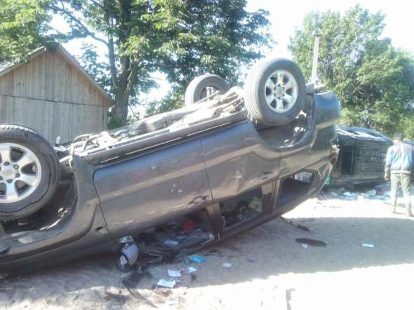 Розбиті авто в селі Обище