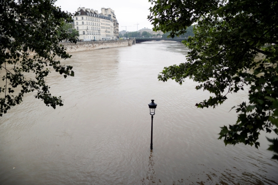 Затоплений Сеною острів Сен-Луї у Парижі, 1 червня 2016