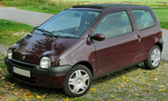 Водіям Renault не потрібне водійське посвідчення. Renault не можна назвати машиною.