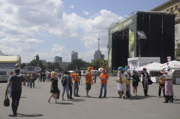 Фан-зона Евро-2012 на площади Свободы в Харькове - место, где монтируется фан-зона к Евро-2016