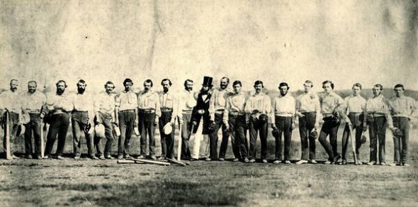 Гравці найстарішого бейсбольного клубу ”Нікерброкерс” та їхні суперники ”Бруклін Ексцелсіорс” перед матчем, 1859 рік