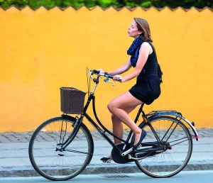 Їзда на велосипеді нормалізує кровообіг ніг. Це запобігає розширенню вен і виникненню варикозу