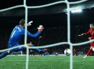 Евро-2012: Роналду забил три гола (на фото – гол Голландии в группе), Португалия проиграла в полуфинале Испании.