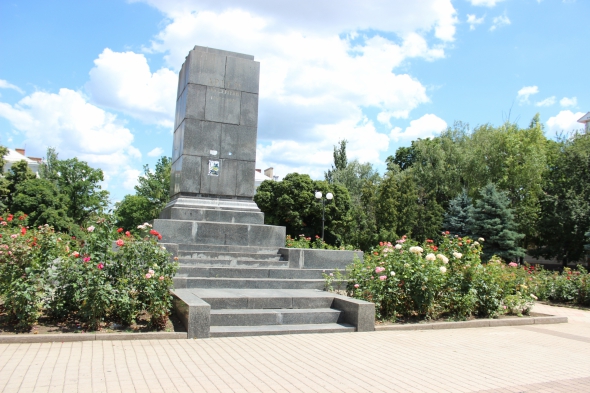 Бывший памятник Артему в Бахмуте