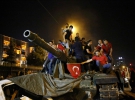 Неудачная попытка государственного переворота в Турции. Отбитый у заговорщиков танк, Анкара, 16 июля 2016