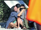 Матері двох жертв теракту в Ніцці обіймаються поблизу Англійської набережної