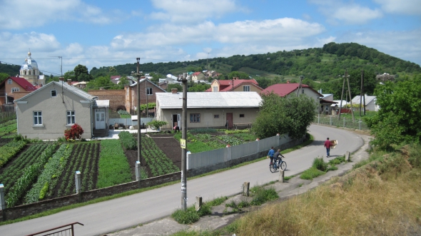 Коштом Львова у селі Великі Грибовичі проклали водогін, дорогу, телефон. Усіх дітей Грибовичів щороку оздоровлюють