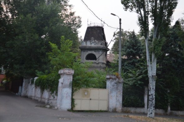 Заброшенный дом у Городского сада