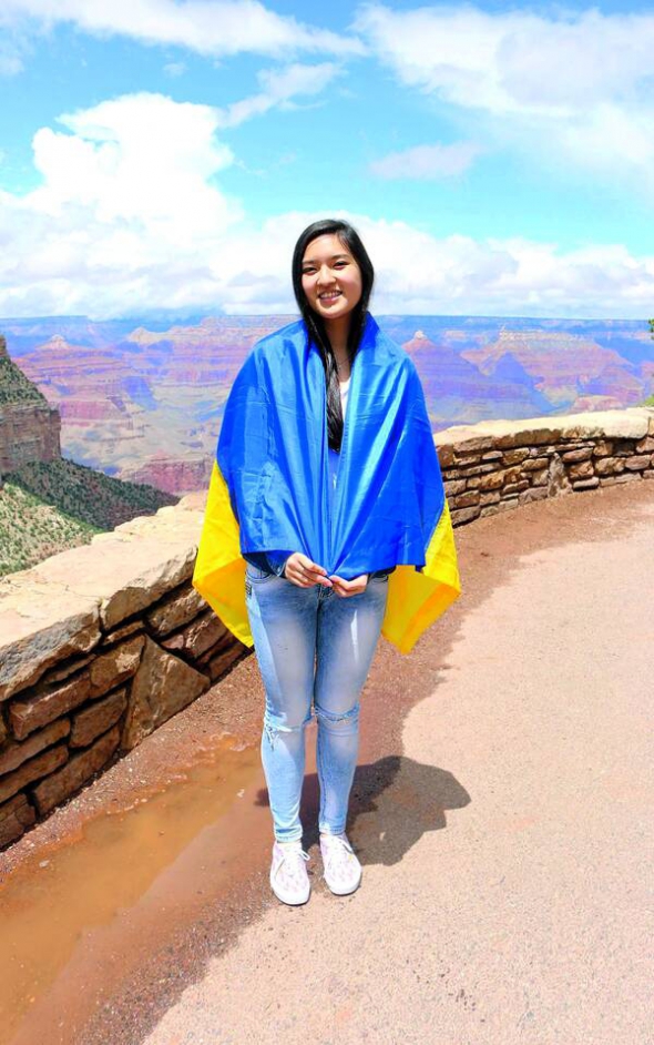 17-річна Фіонг Ань Чан, випускниця Черкаського фізико-математичного ліцею. Вона стала призером міжнародного науково-технічного конкурсу молодих вчених Intel ISEF 2016 у категорії ”Математика”