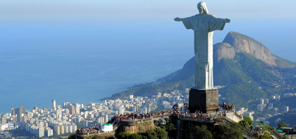 один із символів Ріо - статуя Христа-спасителя, яку одразу не побачиш