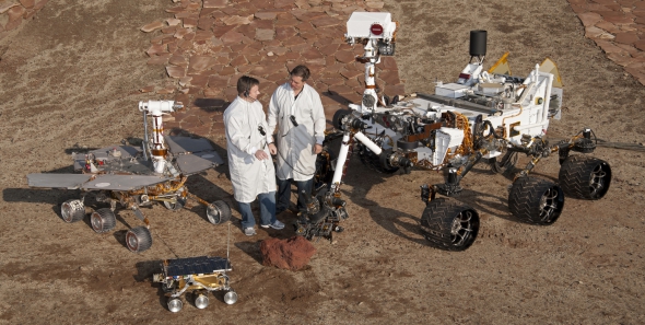 Марсоходи Sojourner (найменший), Opportunity (середній), Curiosity (найбільший)