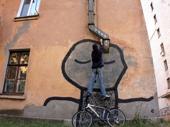 "Сон" в спальном квартале Ежи Конопье нарисовал в 4 часа утра, вместо лестницы воспользовался велосипедом