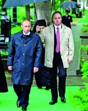 Антон Вайно – новий глава адміністрації Володимира Путіна (на фото праворуч), із 2003 року працював в управлінні протоколу президента