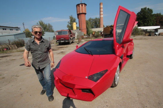 Львовянин Олег создал собственный суперкар.У гараже собрал копию лимитированной версии Lamborghini Reventon.