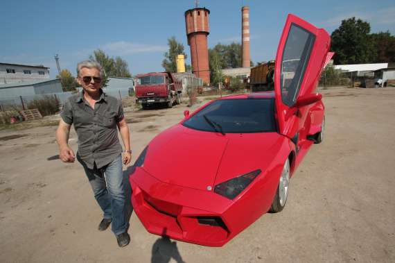 Львів'янин Олег створив власний суперкар.У  гаражі зібрав копію лімітованої версії Lamborghini Reventon.