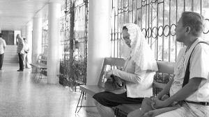 Кадр із фільму-переможця 73-го Венеційського кінофестивалю ”Жінка, яка пішла”. Головну роль у цій філіппінській стрічці зіграла 60-річна Чаро Сантос-Консіо. Вона втілила жінку, яка відсиділа 30 років у тюрмі