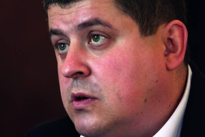 Голова фракції ”Народний фронт” Максим Бурбак: ”За 2,5 року зробили в кілька разів більше, ніж за попередні 25. Але це — фундамент. Більшість реформ — попереду”