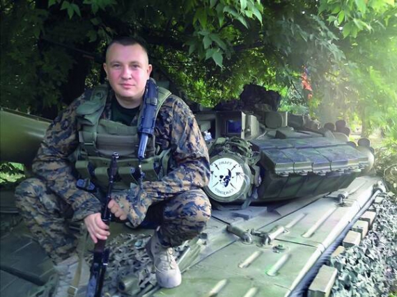 Євген Жилін викладав у соцмережах фотографії в камуфляжі на тлі російських ­танків на Донбасі
