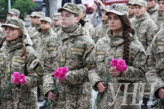 Почесну варту несли кадети Київського Професійного коледжу з посиленою військовою та фізичною підготовкою. 