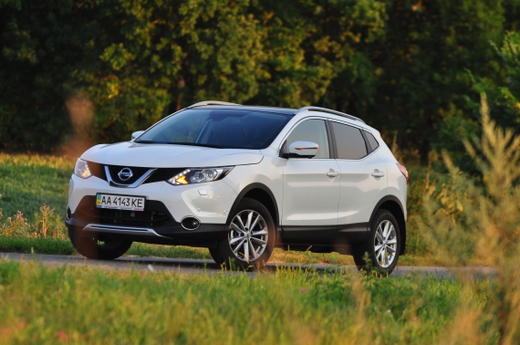 Минулого року почали продавати новий японський кросовер Nissan Qashqai. У автосалонах його пропонують у 6 комплектаціях на вибір