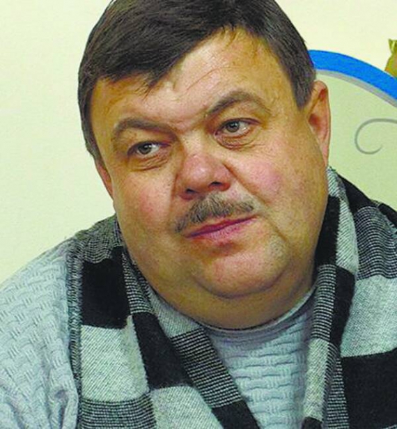 Олег Старинець шостий рік працює директором Житомирського професійного ліцею легкої промисловості. До того був заступником міського голови Житомира