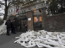 Акція протесту проти військових дій Росії у Сирії. Вхід до російського посольства у Лондоні, 3 листопада 2016