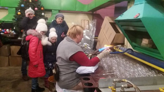 Фабрика елочных игрушек в Клавдиево на Киевщине. Весь процес производства