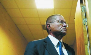 Басманний районний суд Москви відправив російського міністра економічного розвитку Олексія Улюкаєва під домашній арешт. Президент Володимир Путін звільнив його з посади через ”втрату довіри”
