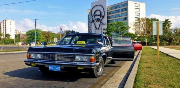 ГАЗ-14 кубинского лидера сейчас работает в такси