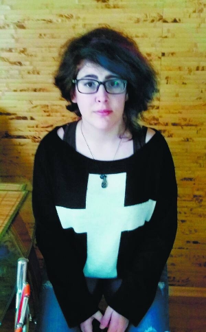 Школярку вигнали з уроку за светр із хрестом