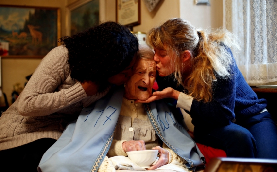 Самая пожилая женщина планеты, итальянка Эмма Морано, празднует свое 117-летие в собственном доме. Вербания, 29 ноября 2016